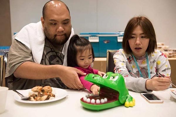 กอล์ฟ ฟักกลิ้งฮีโร่ น้องชูใจ