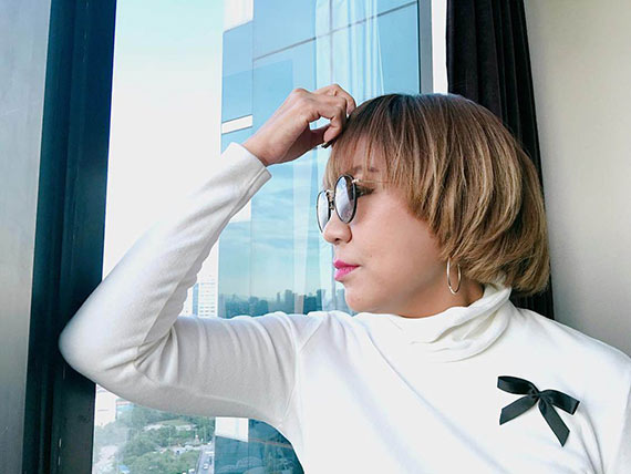 ครูอ้วน มณีนุช ตัดผมทรงใหม่