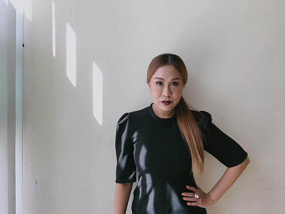 ครูอ้วน มณีนุช ตัดผมทรงใหม่