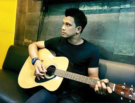 หนุ่ม กะลา 