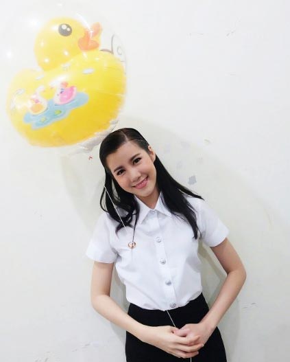 เอสเธอร์ สุปรีย์ลีลา รับปริญญา 