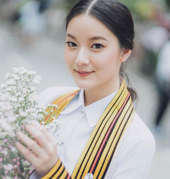 ทรงผมรับปริญญาดารา