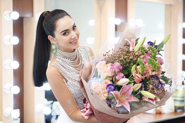 ใหม่ ดาวิกา