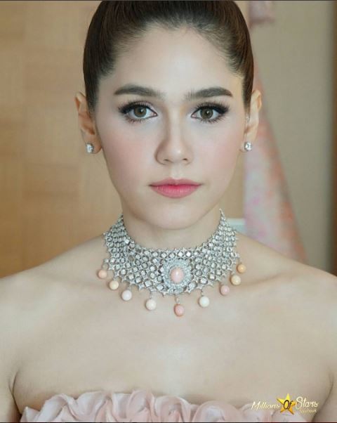 ชมพู่ อารยา