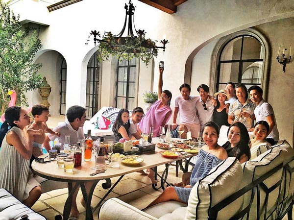 บ้านดาราไทย