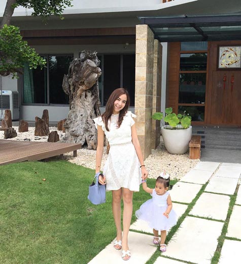 เรือนหอ บ้านดาราไทย