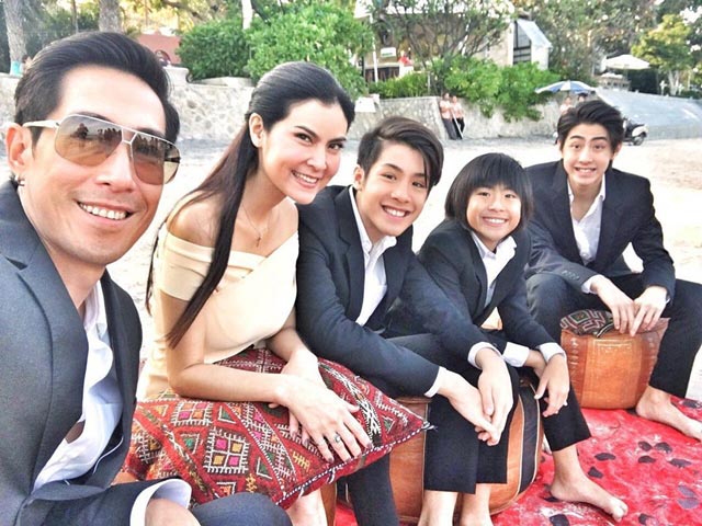 เรือนหอ บ้านดาราไทย