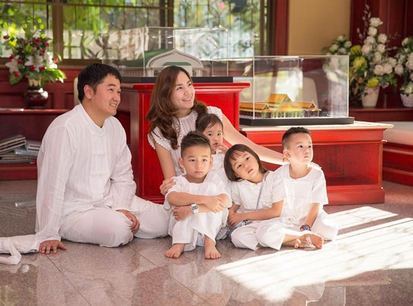  เคน ฮุง สามีชาวฮ่องกงของ พลอย ชิดจันทร์ บวช