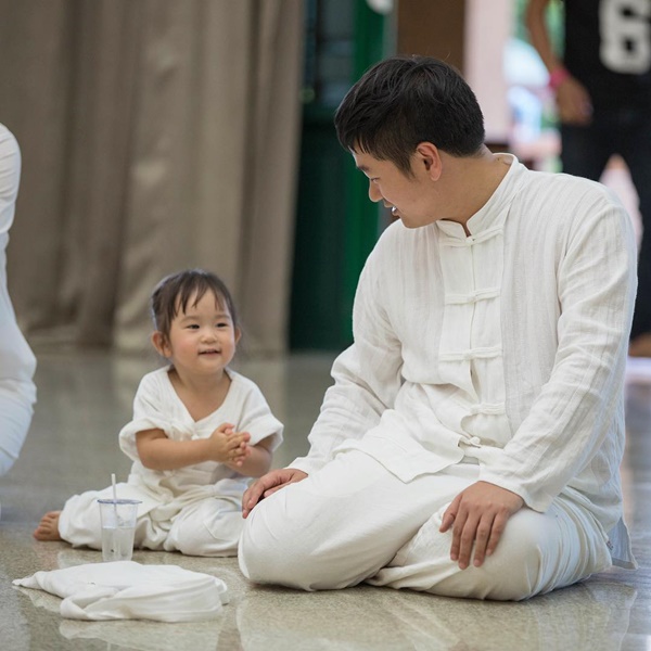  เคน ฮุง สามีชาวฮ่องกงของ พลอย ชิดจันทร์ บวช