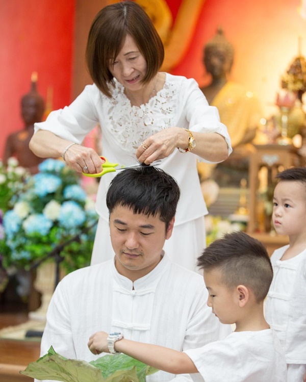  เคน ฮุง สามีชาวฮ่องกงของ พลอย ชิดจันทร์ บวช