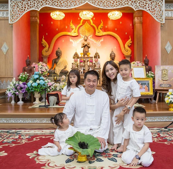  เคน ฮุง สามีชาวฮ่องกงของ พลอย ชิดจันทร์ บวช