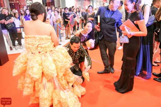 น้องทราย เบญจพร เจ้าของชุดข้าวเกรียบ