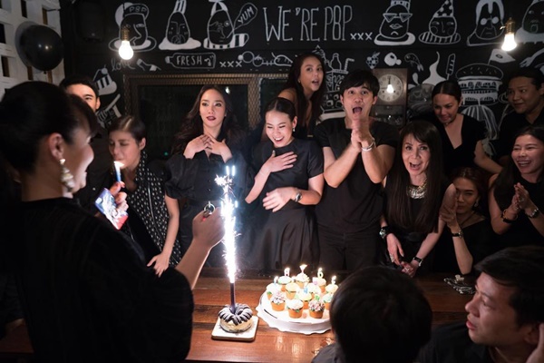 อั้ม พัชราภา แชะภาพกอดคอ ต๊อด ศิณะ 