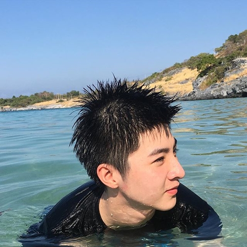 บลู พงศ์ทิวัตถ์ 