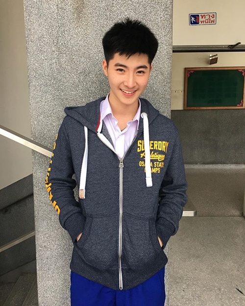 บลู พงศ์ทิวัตถ์ 