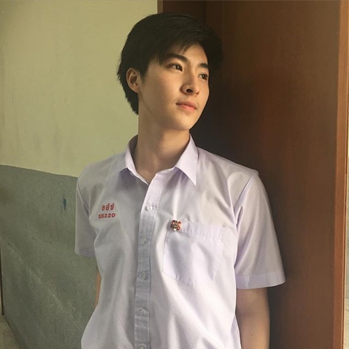 บลู พงศ์ทิวัตถ์ 