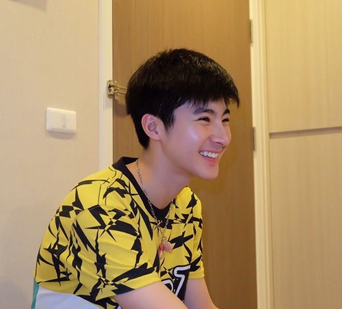 บลู พงศ์ทิวัตถ์ 