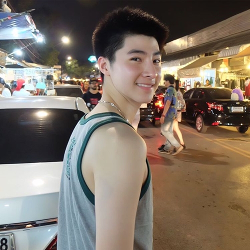 บลู พงศ์ทิวัตถ์ 