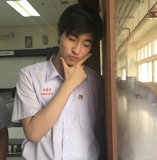 บลู พงศ์ทิวัตถ์ 