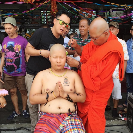 งานบวชลูกชายโหน่ง ชะชะช่า