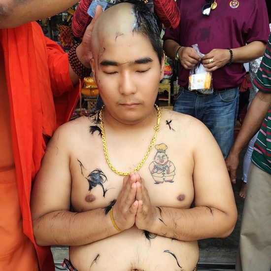 งานบวชลูกชายโหน่ง ชะชะช่า