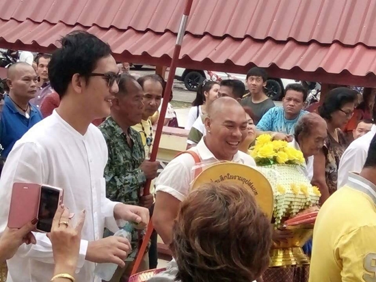 งานบวชลูกชายโหน่ง ชะชะช่า