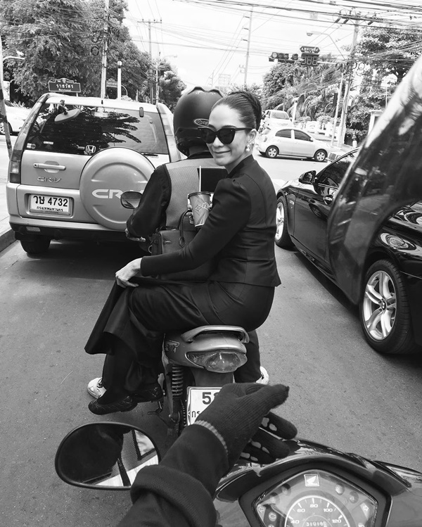 พลอย เฌอมาลย์  ชุดไทยจิตรลดา