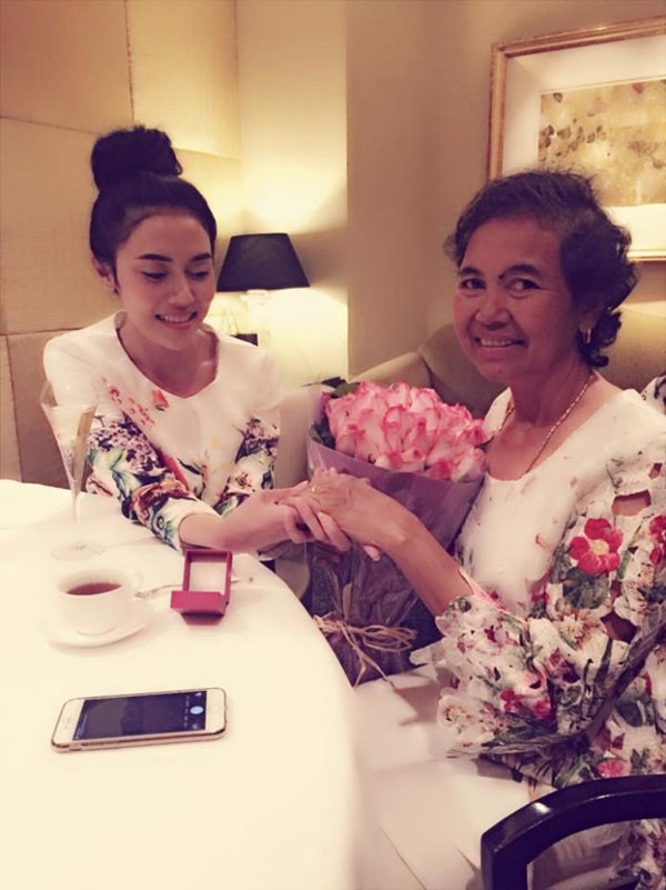 ยุวเรต ศรุตานนท์