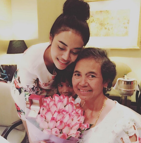 ยุวเรต ศรุตานนท์