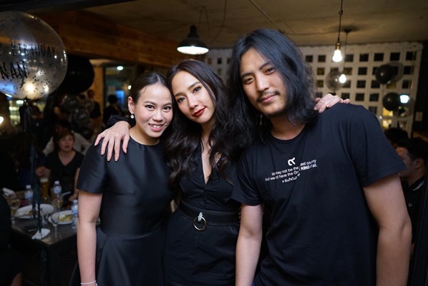 อั้ม พัชราภา แชะภาพกอดคอ ต๊อด ศิณะ 