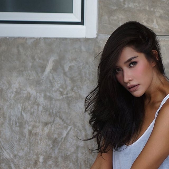 พลอย เฌอมาลย์ 