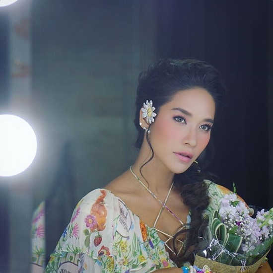 พลอย เฌอมาลย์ 