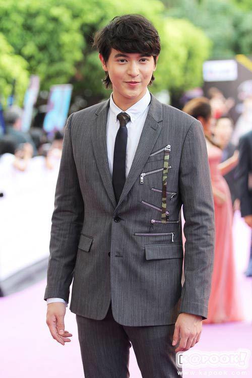 เจมส์ จิรายุ