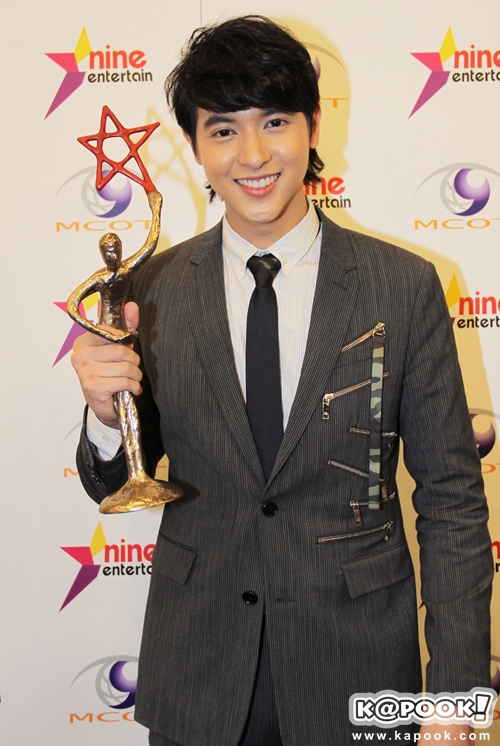 เจมส์ จิรายุ