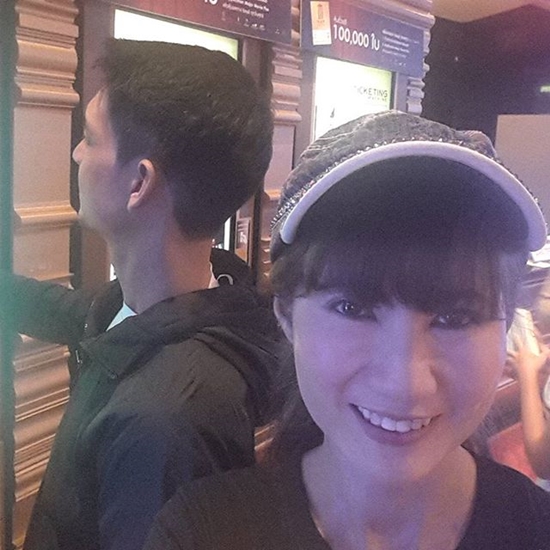 แก้ว อภิรดี 