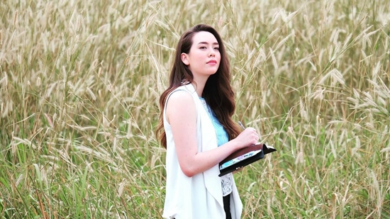 นุช นีรนาท โคทส์