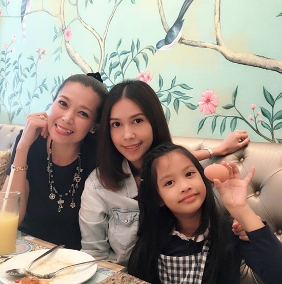 ดาราสาวยุค 90 รวมตัวย้อนอดีต