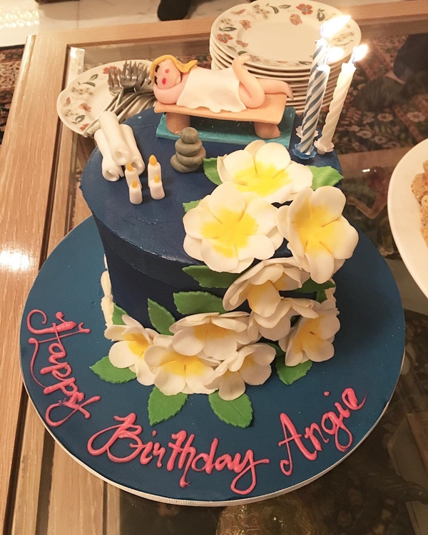 แองจี้ เฮสติ้งส์ 