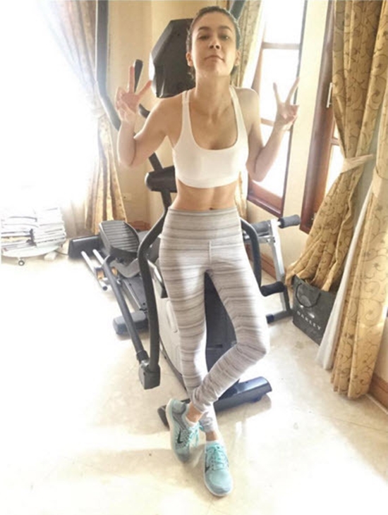 เอมี่ กลิ่นประทุม