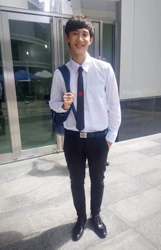 ดาราชุดนักศึกษา