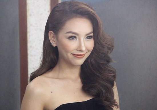 ดาราชุดนักศึกษา