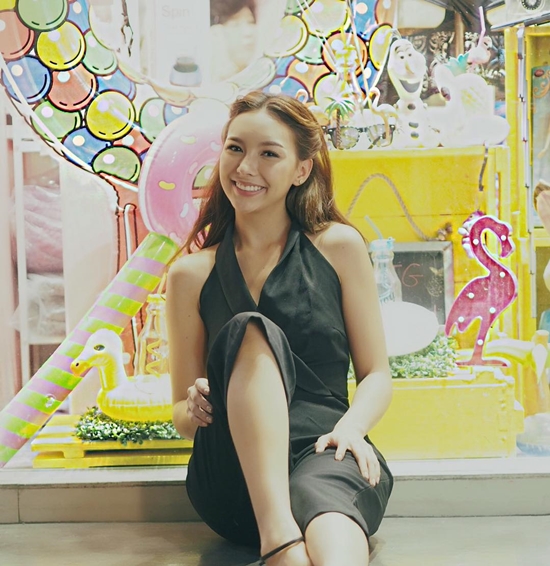 ดาราชุดนักศึกษา