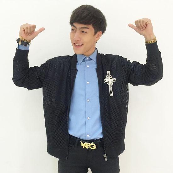 ดาราชุดนักศึกษา