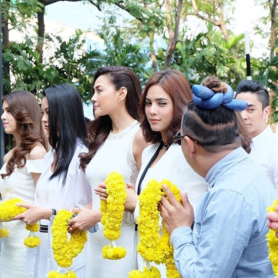 อุ้ม ลักขณา เสนาหอย