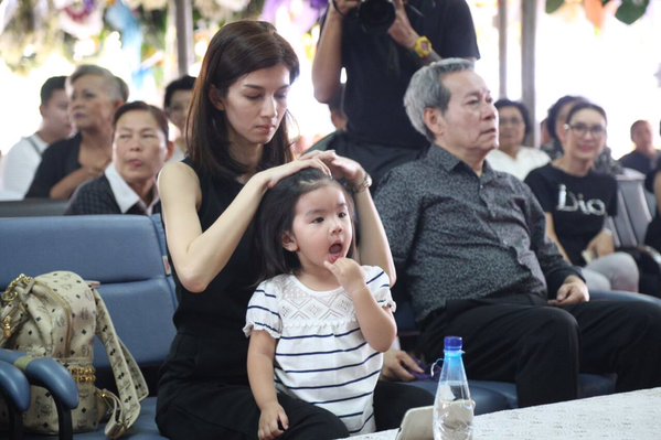 โบว์ แวนด้า  ปอ ทฤษฎี 