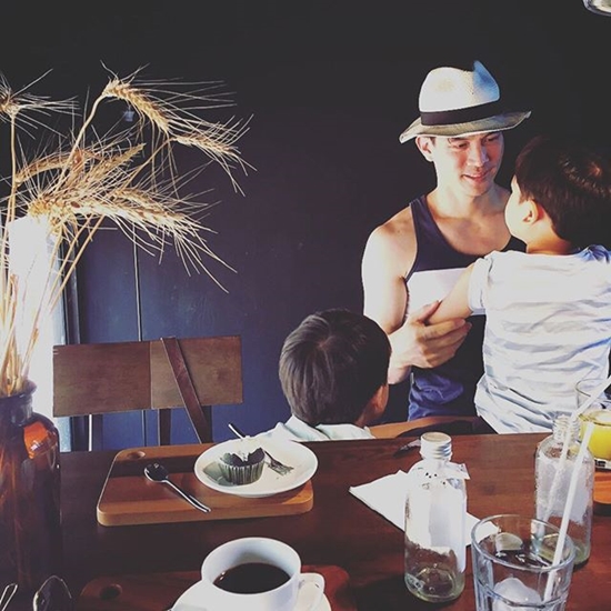 10 สามีดีเด่น