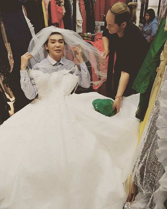 นาธาน โอมาน ชุดแต่งงาน