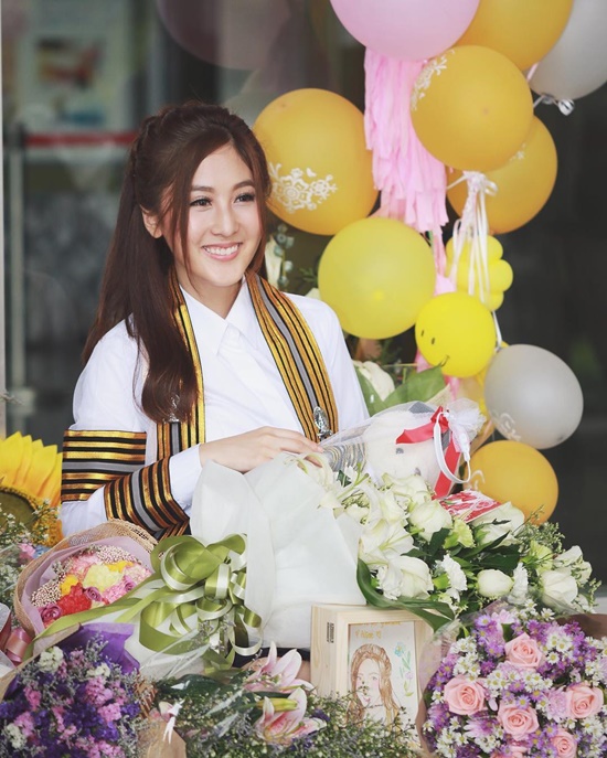 ดารารับปริญญา