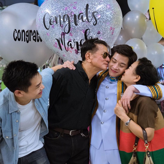 ดารารับปริญญา