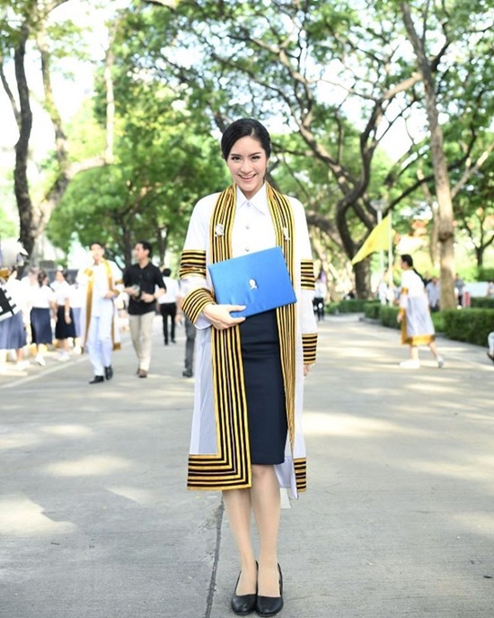 ดารารับปริญญา